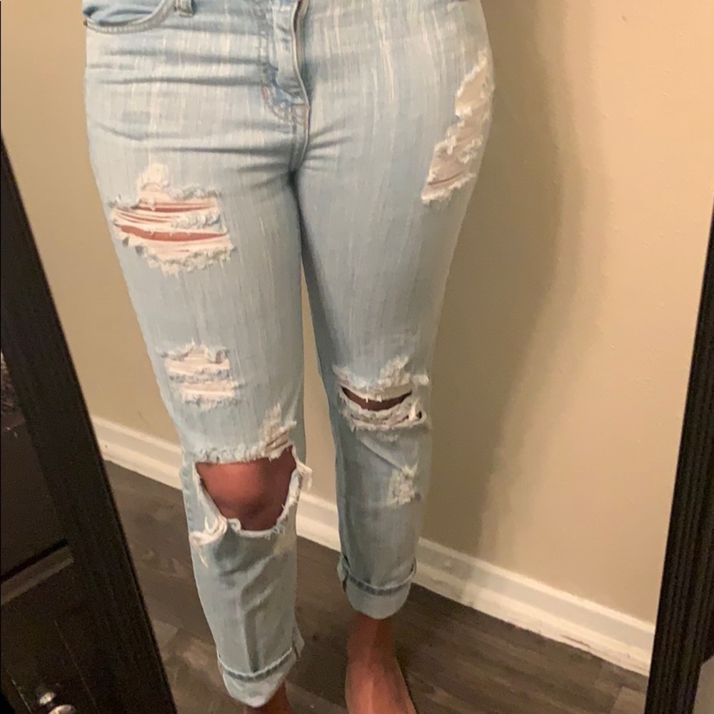 Light denim distressed jeans